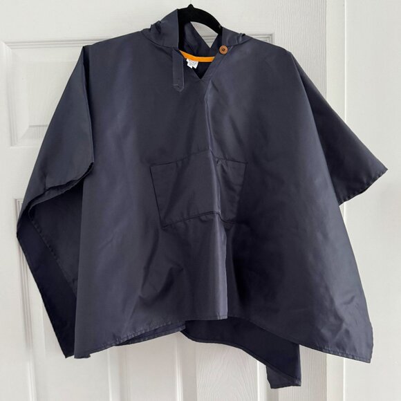 Leoca Paris Navy Rain Poncho, size 6 years - Picture 3 of 6